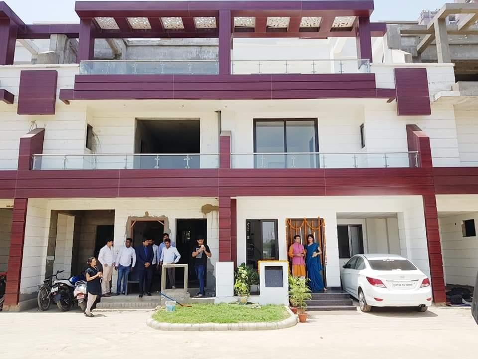 2 BHK Flat  in Lotus Sristhi Crossings Republik, Ghaziabad